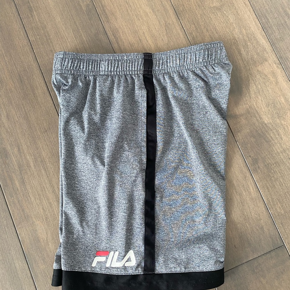 🌞 3 for $15 Fila boys’ M shorts 🩳 Clarance sale - Picture 3 of 4